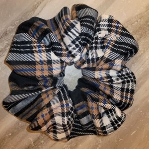 2 for 25! Giant scrunchies!